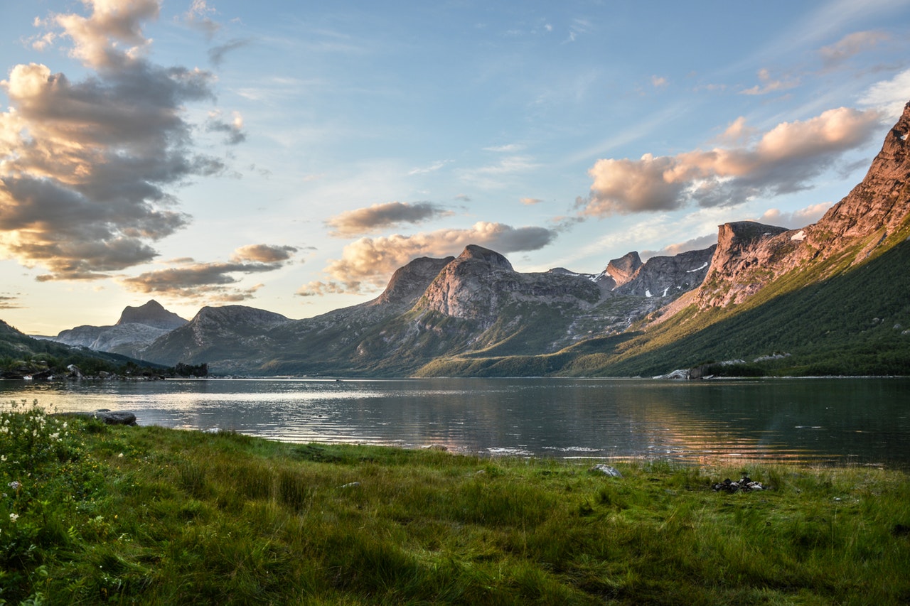 Pradžia Mountain And Lake At Sunset 135157